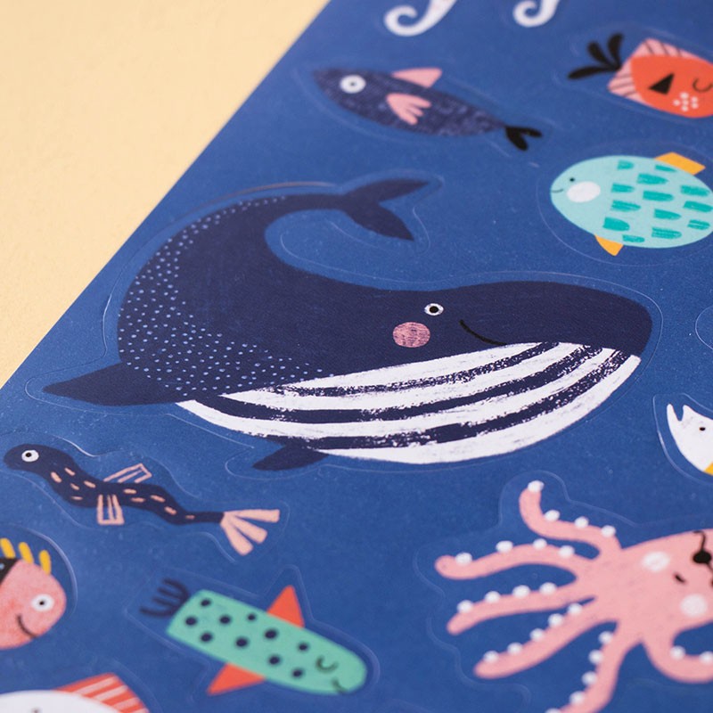 Actividad creativa con pegatinas